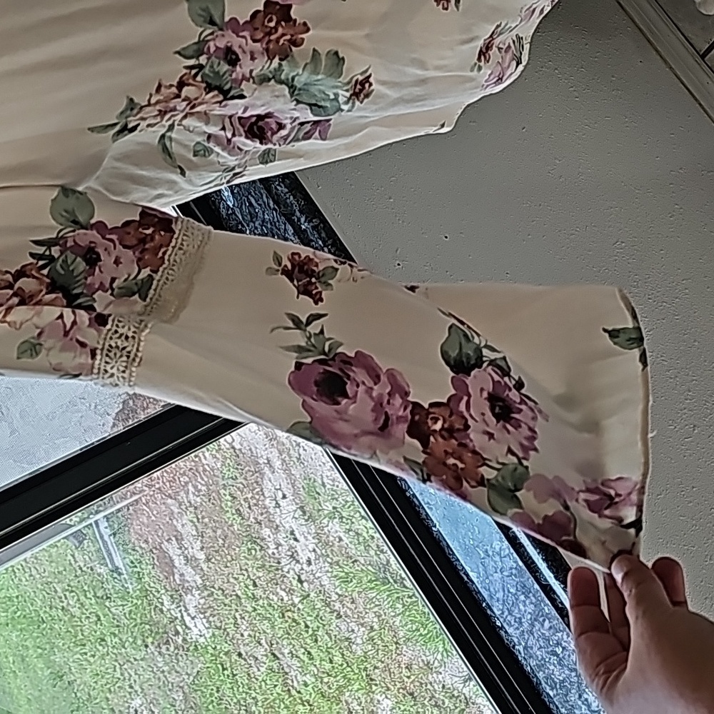 Jennie & Marlis long sleeve floral top size large - Picture 3 of 6